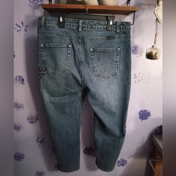 Ethyl Jean Crop Pants - Picture 6 of 7